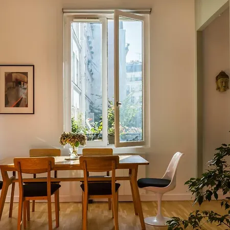 Veeve - The Library Apartment