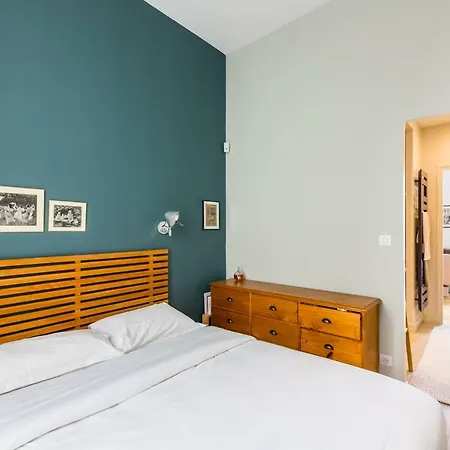 Veeve - The Library Apartment Paris