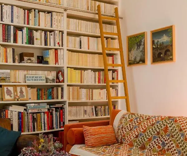 Veeve - The Library Apartman *