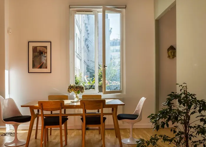 Veeve - The Library Apartman
